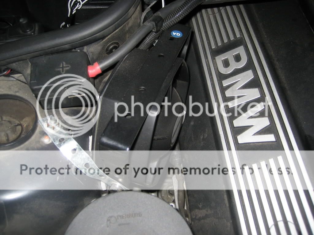 e46 330ci with flashing lights and a police horn...